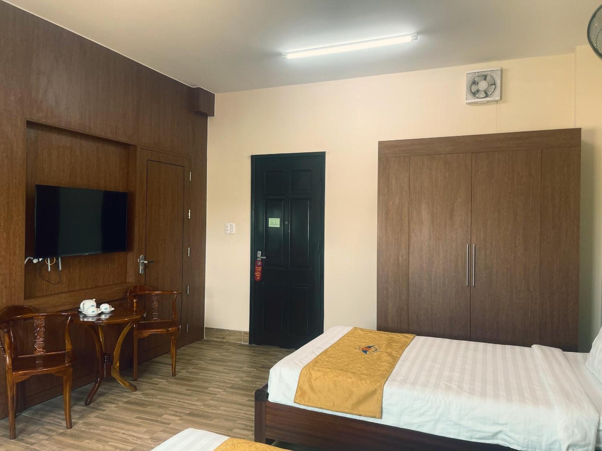 Khach San Hoa Binh Quang Tri Hotel Dong Ha Exterior photo
